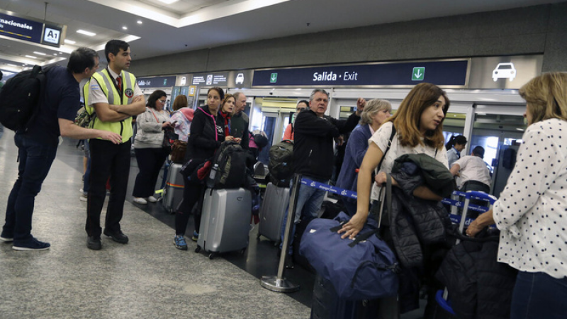 Controladores aéreos: más de quince mil pasajeros afectados y vuelos reprogramados en el tercer día de paro